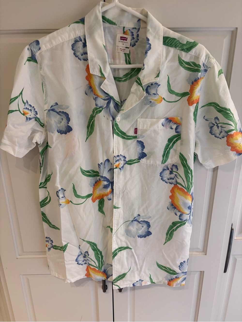 Levi's White Floral Short-Sleeve Button-Up Shirt mens small